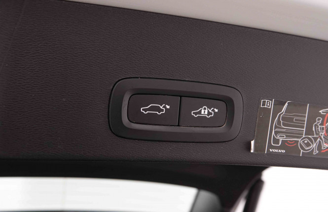 VOLVO_VOLVO_XC40_2548187_6.jpg