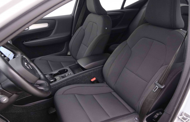 VOLVO_VOLVO_XC40_2548187_7.jpg