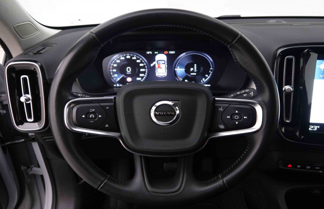 VOLVO_VOLVO_XC40_2548187_9.jpg