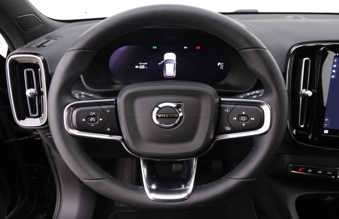 VOLVO_VOLVO_XC40_2548691_8.jpg