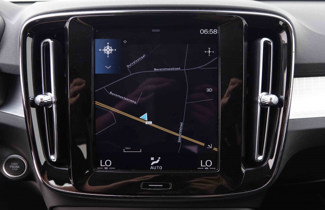 VOLVO_VOLVO_XC40_2548720_10.jpg