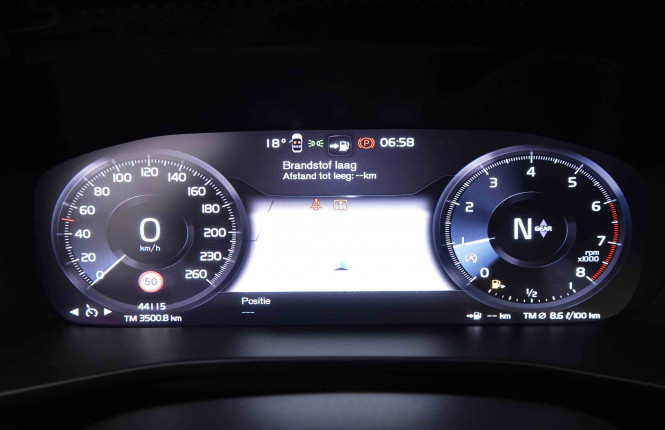 VOLVO_VOLVO_XC40_2548720_15.jpg