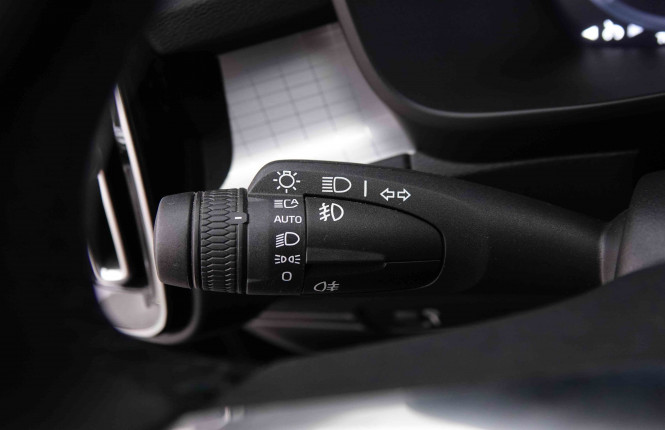 VOLVO_VOLVO_XC40_2548720_16.jpg