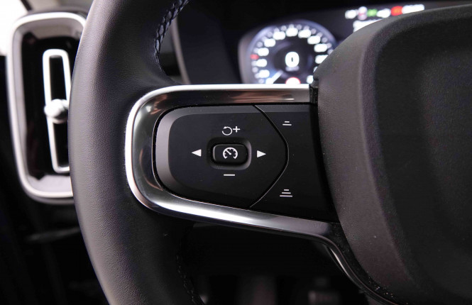 VOLVO_VOLVO_XC40_2548720_18.jpg