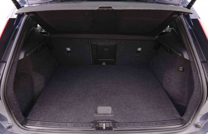 VOLVO_VOLVO_XC40_2548720_5.jpg