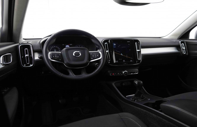 VOLVO_VOLVO_XC40_2548720_8.jpg
