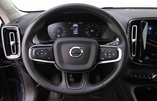 VOLVO_VOLVO_XC40_2548720_9.jpg
