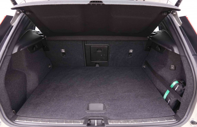VOLVO_VOLVO_XC40_2549301_5.jpg