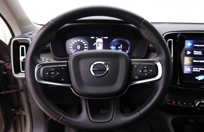 VOLVO_VOLVO_XC40_2549301_9.jpg