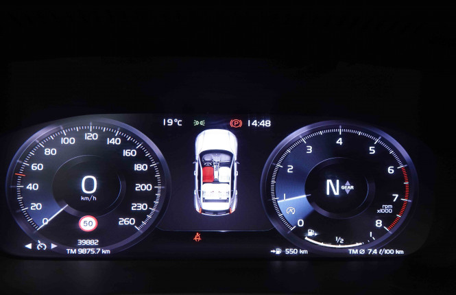 VOLVO_VOLVO_XC40_2549323_16.jpg