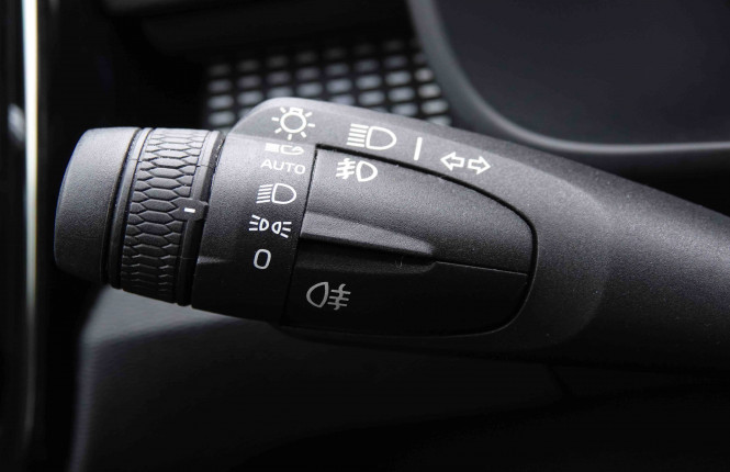 VOLVO_VOLVO_XC40_2549323_17.jpg