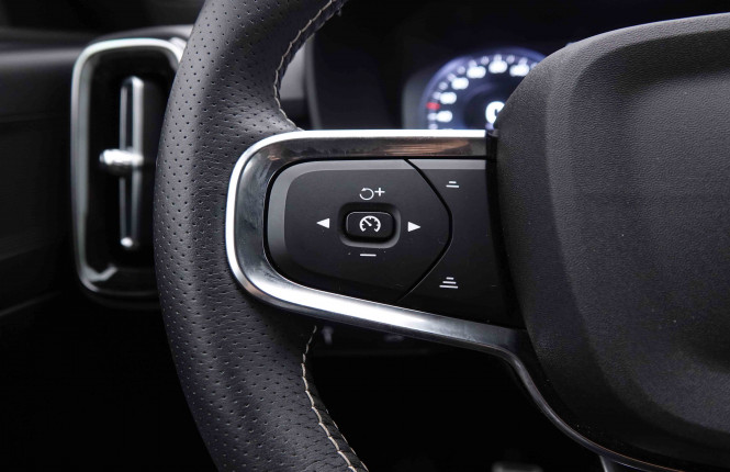 VOLVO_VOLVO_XC40_2549323_19.jpg