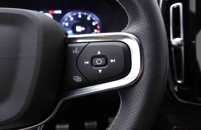 VOLVO_VOLVO_XC40_2549323_20.jpg