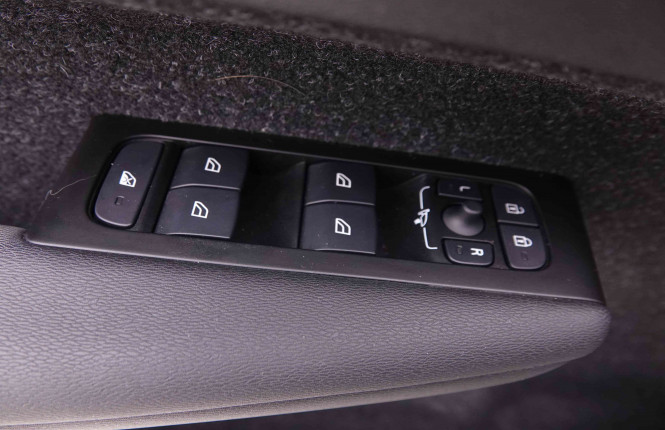 VOLVO_VOLVO_XC40_2549323_21.jpg