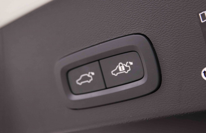 VOLVO_VOLVO_XC40_2549323_6.jpg