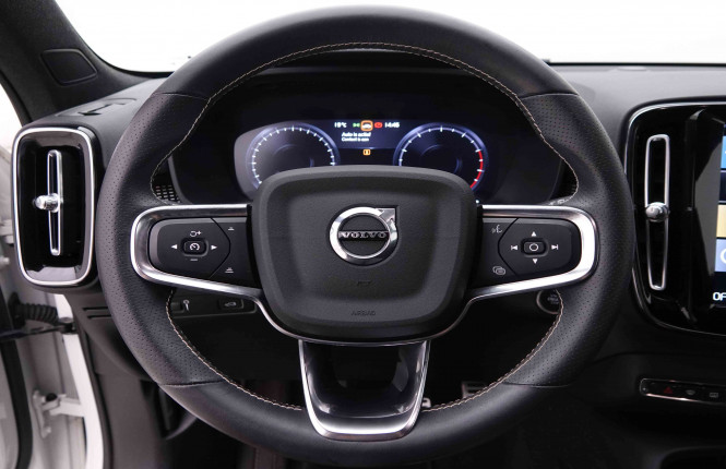 VOLVO_VOLVO_XC40_2549323_9.jpg