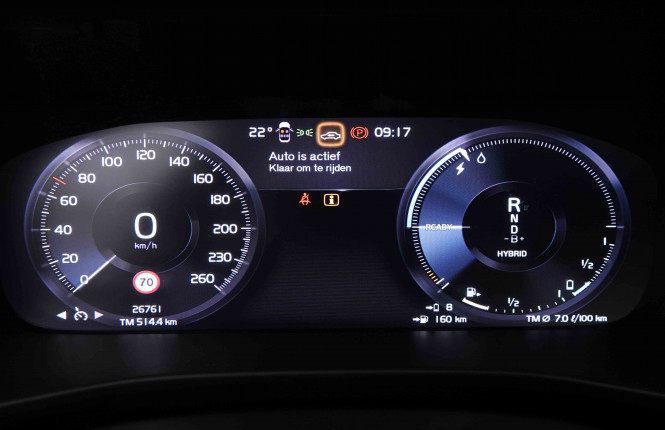 VOLVO_VOLVO_XC40_2549537_15.jpg