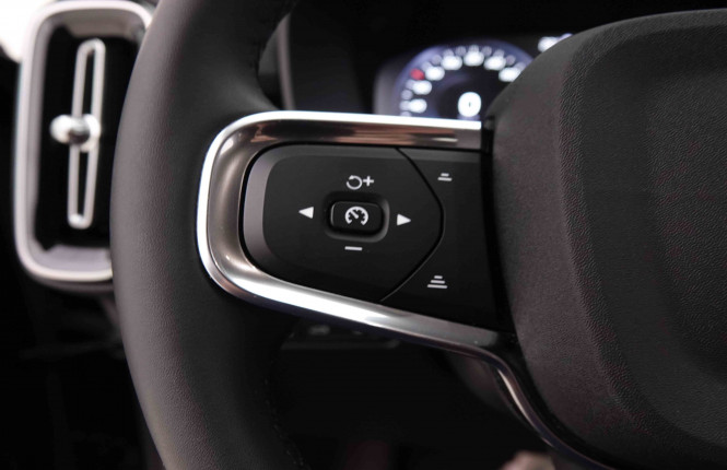 VOLVO_VOLVO_XC40_2549537_18.jpg