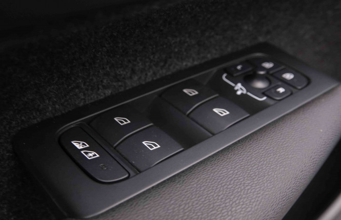 VOLVO_VOLVO_XC40_2549537_22.jpg