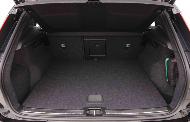 VOLVO_VOLVO_XC40_2549537_5.jpg