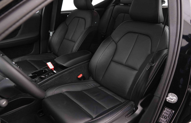 VOLVO_VOLVO_XC40_2549537_7.jpg