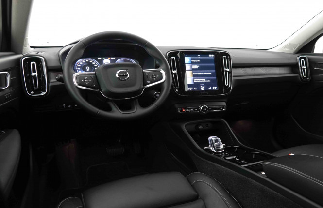 VOLVO_VOLVO_XC40_2549537_8.jpg