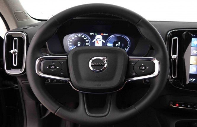 VOLVO_VOLVO_XC40_2549537_9.jpg