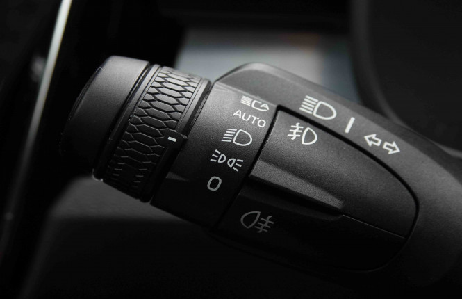 VOLVO_VOLVO_XC40_2549599_18.jpg