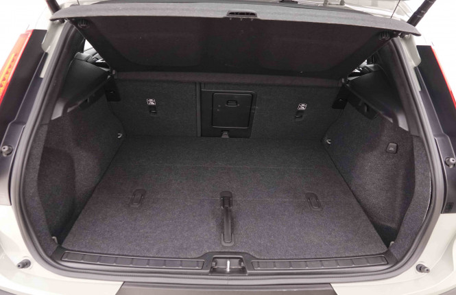 VOLVO_VOLVO_XC40_2549599_5.jpg