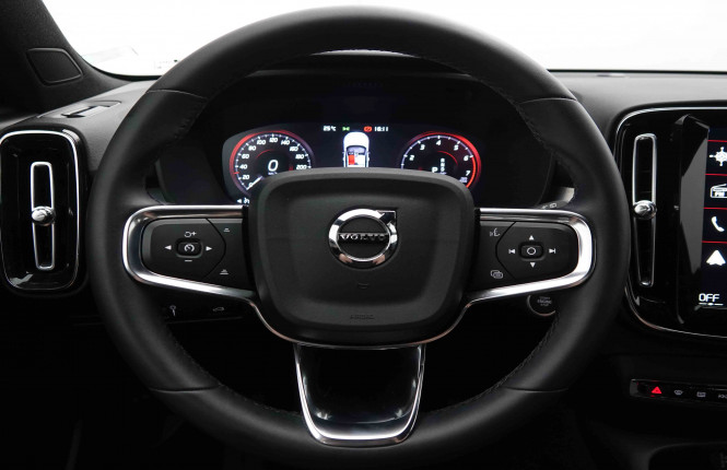 VOLVO_VOLVO_XC40_2549599_9.jpg