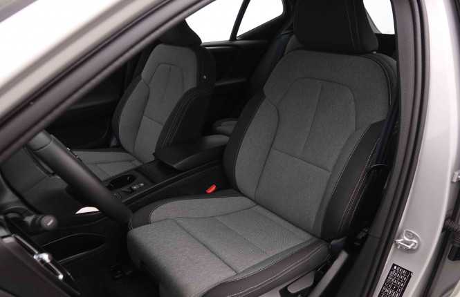 VOLVO_VOLVO_XC40_2549600_7.jpg