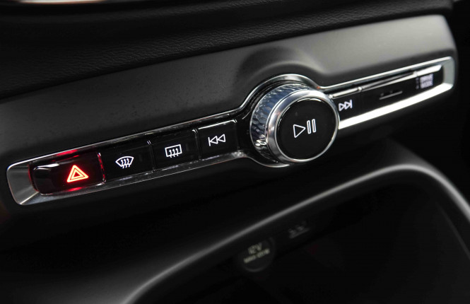 VOLVO_VOLVO_XC40_2549602_15.jpg