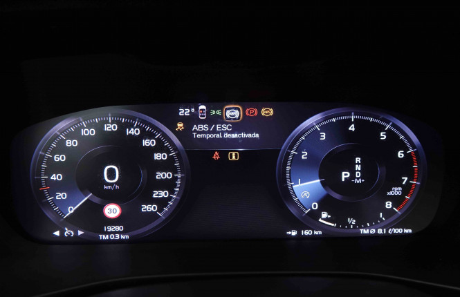 VOLVO_VOLVO_XC40_2549602_16.jpg