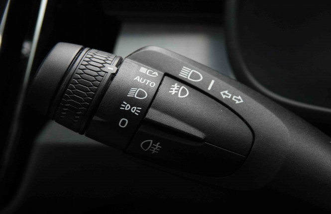 VOLVO_VOLVO_XC40_2549602_17.jpg