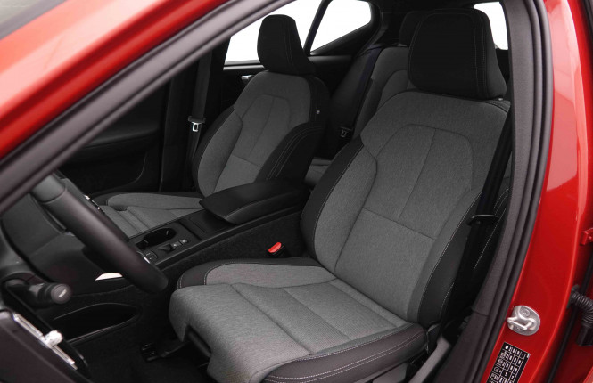VOLVO_VOLVO_XC40_2549602_7.jpg