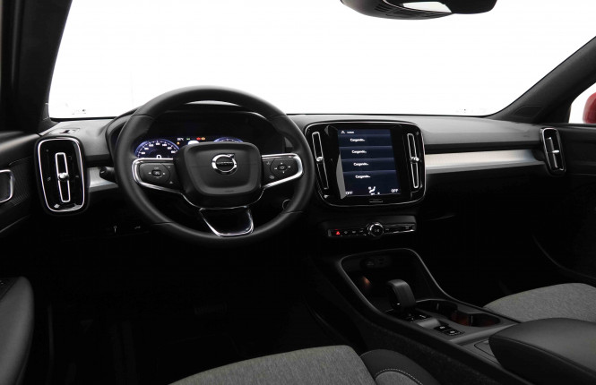 VOLVO_VOLVO_XC40_2549602_8.jpg
