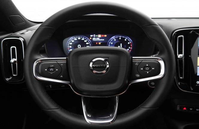 VOLVO_VOLVO_XC40_2549602_9.jpg