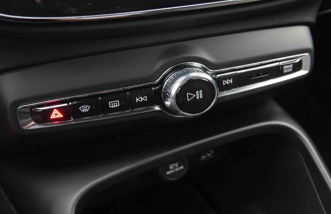 VOLVO_VOLVO_XC40_2549603_16.jpg