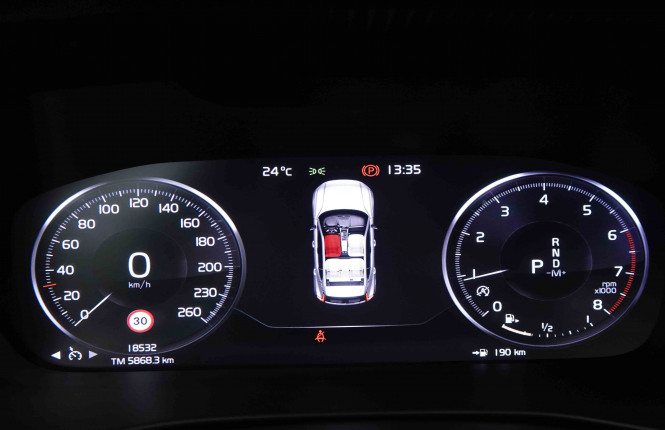 VOLVO_VOLVO_XC40_2549603_17.jpg