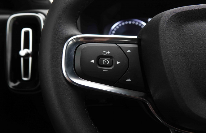 VOLVO_VOLVO_XC40_2549603_20.jpg