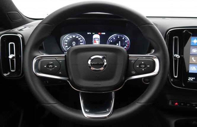 VOLVO_VOLVO_XC40_2549603_9.jpg