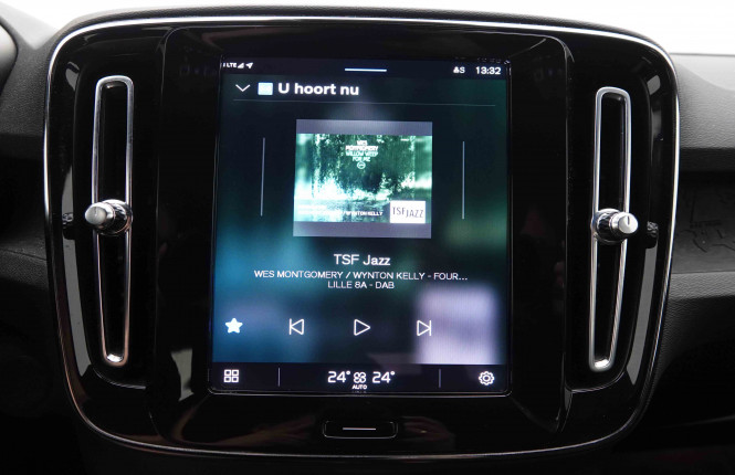 VOLVO_VOLVO_XC40_2549713_10.jpg