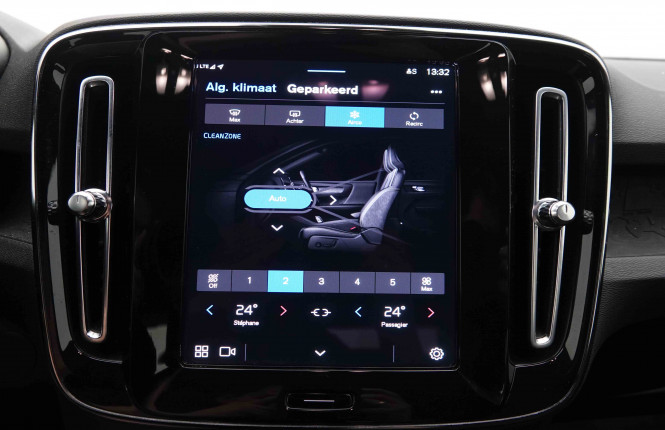VOLVO_VOLVO_XC40_2549713_12.jpg
