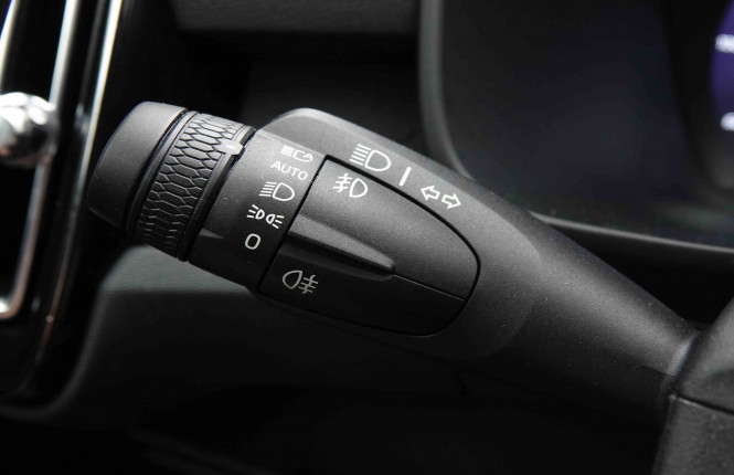 VOLVO_VOLVO_XC40_2549713_17.jpg