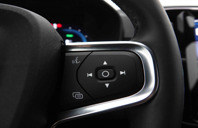 VOLVO_VOLVO_XC40_2549713_20.jpg