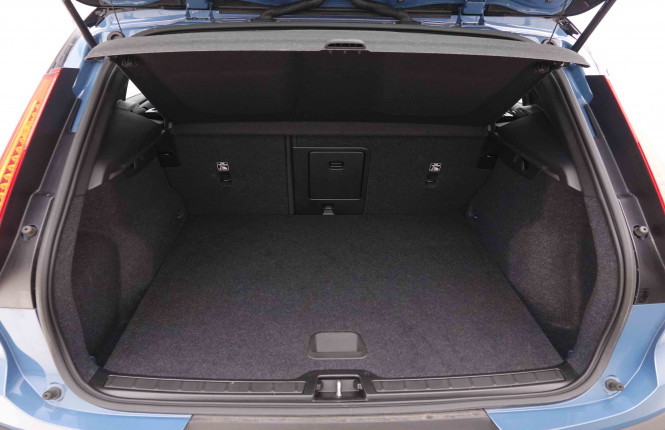 VOLVO_VOLVO_XC40_2549713_5.jpg