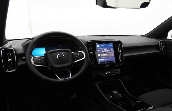 VOLVO_VOLVO_XC40_2549713_7.jpg
