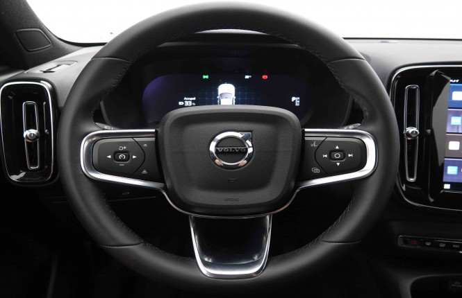 VOLVO_VOLVO_XC40_2549713_8.jpg