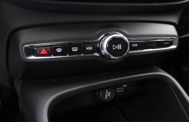 VOLVO_VOLVO_XC40_2551133_13.jpg