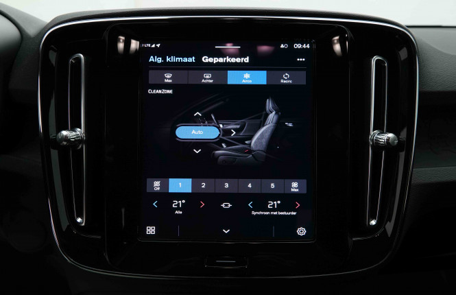 VOLVO_VOLVO_XC40_2653382_13.jpg